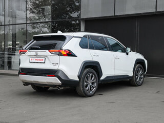 2024 Toyota RAV4 V (XA50), белый, 3700000 рублей, вид 4