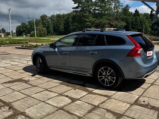 2018 Volvo V60 Cross Country I, голубой, 2400000 рублей, вид 2