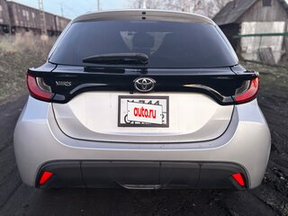 2021 Toyota Yaris IV, серый, 1100000 рублей, вид 4