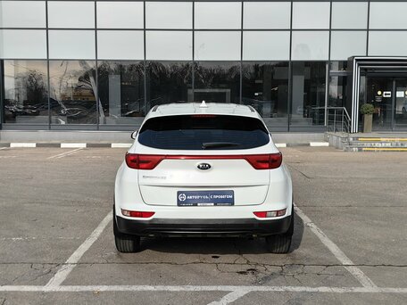 2018 Kia Sportage IV, белый, 1650000 рублей, вид 4