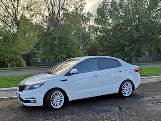 2016 Kia Rio III Рестайлинг, белый, 910000 рублей, вид 1