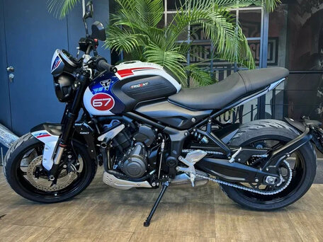 2024 Triumph Trident 660, белый, 1170000 рублей, вид 2