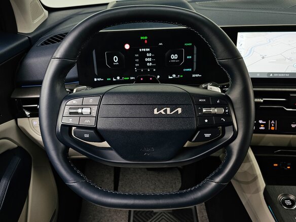 2025 Kia Sportage V Рестайлинг, серый, 4270000 рублей - вид 5