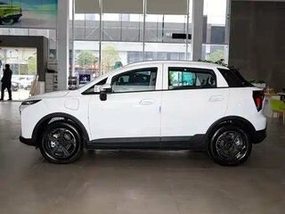 2026 Geely Geometry E 33.5 kWh, серебристый, 1709033 рублей, вид 4