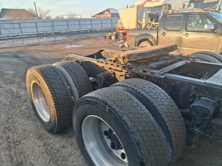 2004 Volvo VNL, белый, 1750000 рублей, вид 5
