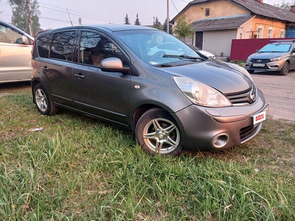 2013 Nissan Note I Рестайлинг, серый, 600000 рублей - вид 2