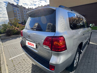 2014 Toyota Land Cruiser 200 Series Рестайлинг 1, серебристый, 5000000 рублей, вид 5
