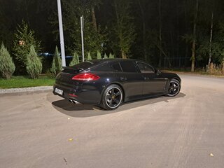 2013 Porsche Panamera 4S I Рестайлинг, чёрный, 3050000 рублей, вид 3