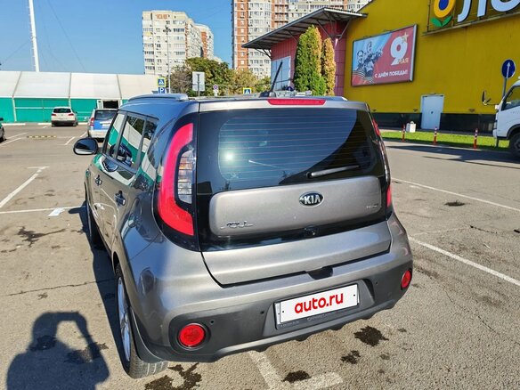 2018 Kia Soul II Рестайлинг, серебристый, 1450000 рублей - вид 1