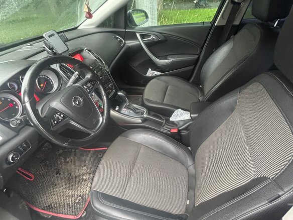 2012 Opel Astra J Рестайлинг, чёрный, 520000 рублей - вид 4