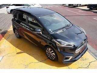2017 Toyota Sienta II, чёрный, 950000 рублей, вид 4