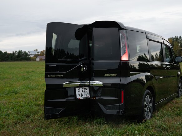 2015 Honda Stepwgn Spada V, чёрный - вид 4