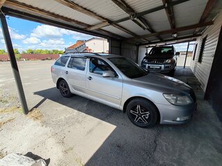 2011 Skoda Octavia II (A5) Рестайлинг, белый, 880000 рублей, вид 4