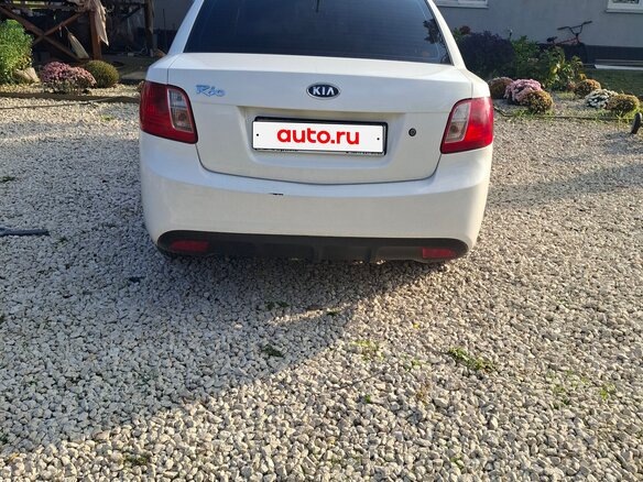 2011 Kia Rio II Рестайлинг, белый, 600000 рублей - вид 3