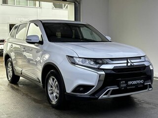 2019 Mitsubishi Outlander III Рестайлинг 3, белый, 2200000 рублей, вид 3
