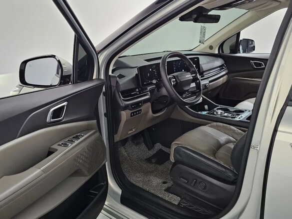 2025 Kia Carnival IV Рестайлинг, серебристый, 7400001 рублей - вид 10