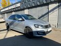 2017 Volkswagen Polo V Рестайлинг, серебристый, 933910 рублей - вид 2