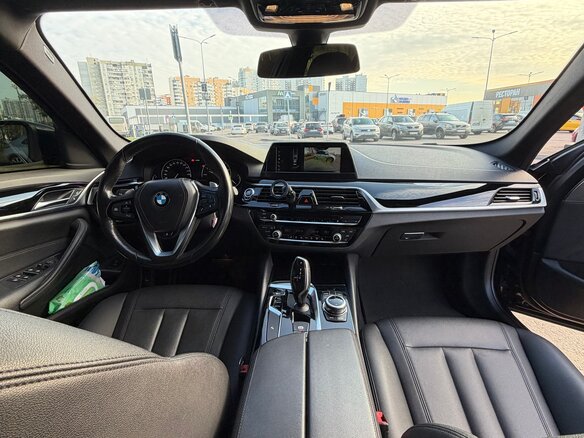 2018 BMW 5 серии 520i VII (G30/G31/G38), чёрный, 3000000 рублей - вид 13