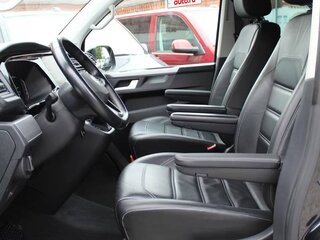 2022 Volkswagen Multivan T6 Рестайлинг, чёрный, 4763998 рублей, вид 4