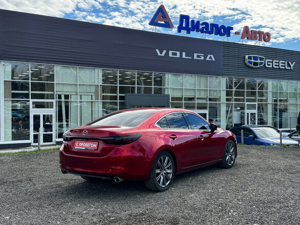 2018 Mazda 6 III (GJ) Рестайлинг 2, красный, 1810000 рублей - вид 4