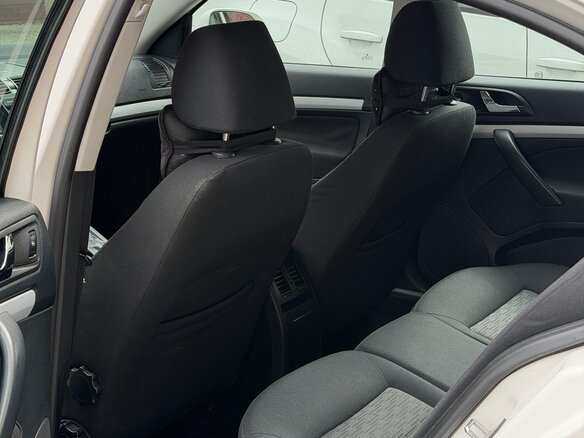 2011 Skoda Octavia II (A5) Рестайлинг, белый, 800000 рублей - вид 9