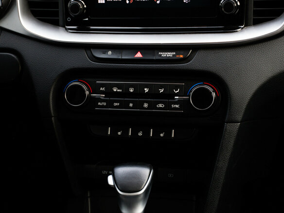 2021 Kia Ceed III Рестайлинг, коричневый, 1789000 рублей - вид 13