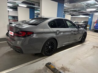 2020 BMW 5 серии 530i xDrive VII (G30/G31/G38) Рестайлинг, серый, 5400000 рублей, вид 3