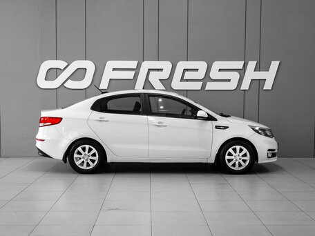 2017 Kia Rio III Рестайлинг, белый, 968000 рублей, вид 5