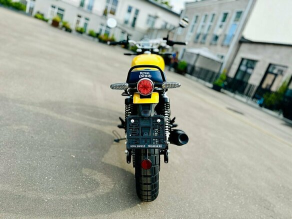2026 Royal Enfield Bear 650, жёлтый - вид 4
