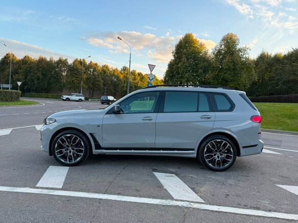 2022 BMW X7 40i I (G07), белый, 9099000 рублей - вид 10