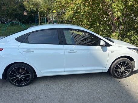 2019 Hyundai Solaris II, белый, 1130000 рублей, вид 4