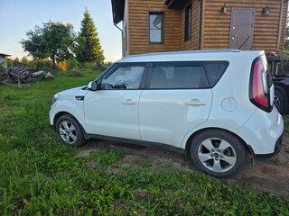 2017 Kia Soul II Рестайлинг, белый, 1100000 рублей, вид 4