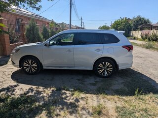 2022 Mitsubishi Outlander III Рестайлинг 3, белый, 3100000 рублей, вид 4