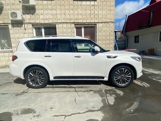 2021 Infiniti QX80 I Рестайлинг 3, белый, 6500000 рублей, вид 3