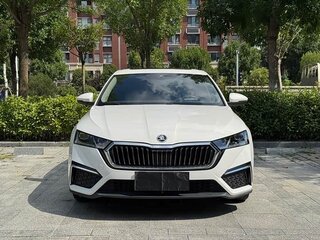 2022 Skoda Octavia IV (A8), белый, 1670000 рублей, вид 2