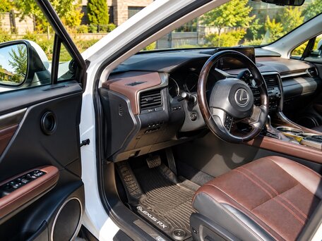 2019 Lexus RX 350L IV Рестайлинг, белый, 4400000 рублей, вид 4