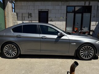 2010 BMW 5 серии 528i VI (F10/F11/F07), серый, 1390000 рублей, вид 3