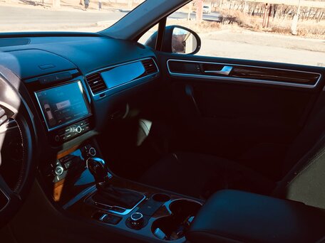 2010 Volkswagen Touareg II, серый, 1650000 рублей, вид 5