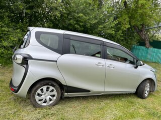2016 Toyota Sienta II, серебристый, 1310000 рублей, вид 4