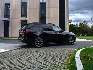 2020 BMW X7 40d I (G07), чёрный, 6699000 рублей, вид 4