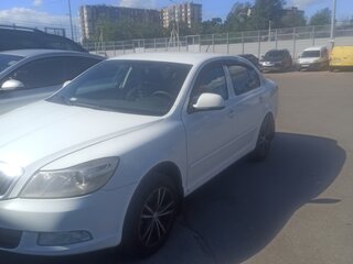 2012 Skoda Octavia II (A5) Рестайлинг, белый, 700000 рублей, вид 1