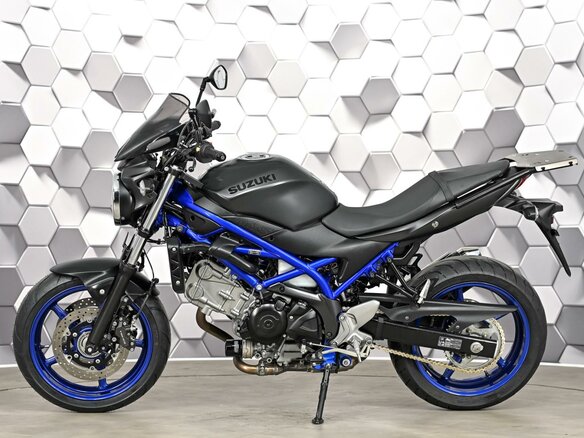 2021 Suzuki SV 650, серый, 615000 рублей - вид 3