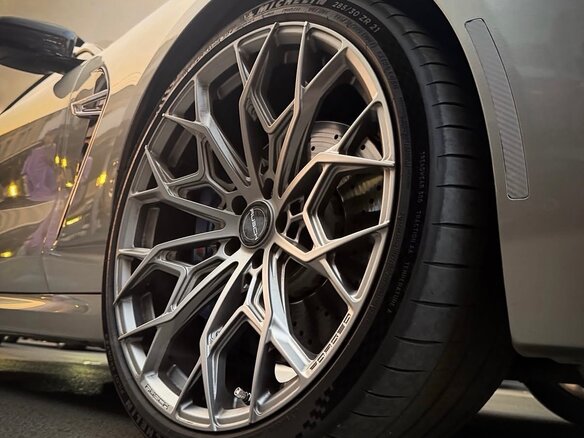 2020 BMW M8 I (F91/F92/F93), серебристый, 12500000 рублей - вид 4