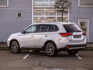 2017 Mitsubishi Outlander III Рестайлинг 2, белый, 1555000 рублей, вид 4