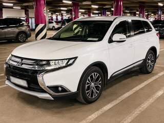 2016 Mitsubishi Outlander III Рестайлинг 2, белый, 1650000 рублей, вид 3