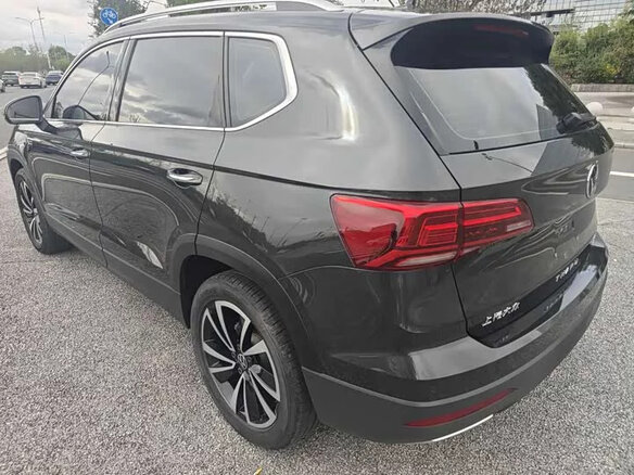2023 Volkswagen Tharu I, коричневый, 1550000 рублей - вид 12