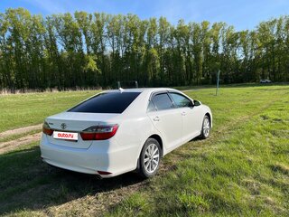 2017 Toyota Camry VII (XV50) Рестайлинг, белый, 2350000 рублей, вид 5