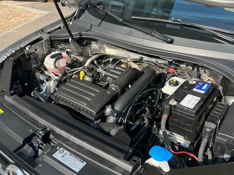 2017 Volkswagen Tiguan II, серебристый, 2200000 рублей, вид 2