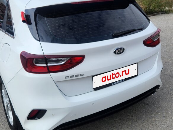 2020 Kia Ceed III, белый, 1500000 рублей - вид 2