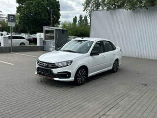 2026 Lada (ВАЗ) Granta Sport I Рестайлинг, белый, 1582000 рублей, вид 3